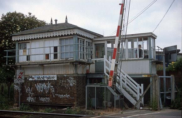 09387. Bollo Lane Junction signalbox. London. 23.06.2001