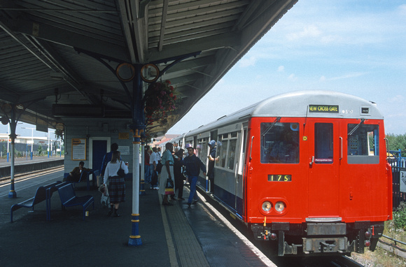 09365. East London line train. New Cross Gate. 13.06.2001