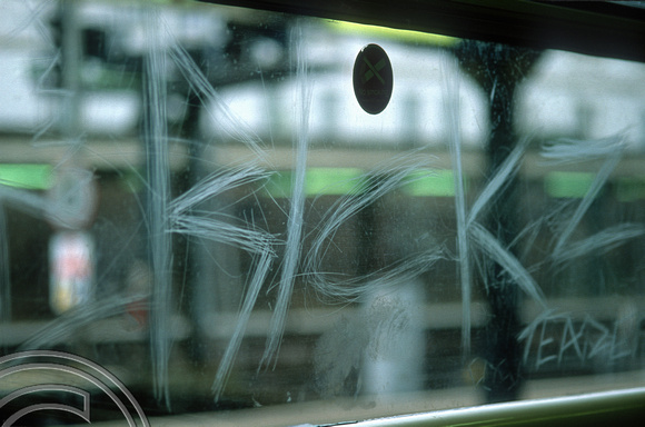 09526. Vandalised windows. car 77630. (5826). 24.07.2001