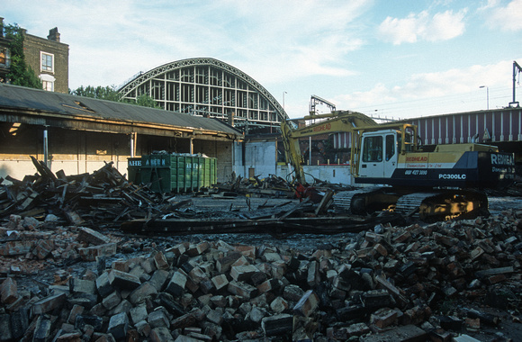 09573. Demolition in progress for the building of HS1. Kings Cross. 24.07.2001