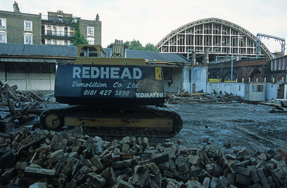09567. Demolition in progress for the building of HS1. Kings Cross. 24.07.2001