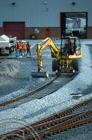 09847. Finishing ballasting at the new depot. Temple Mills TMD. 06.11.2001