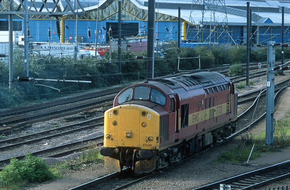 09840. 37520. Heading for the depot. Temple Mills. 06.11.2001