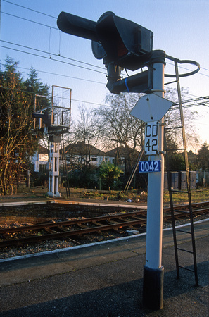 09995. Single aspect signal. Chingford.14.12.2001