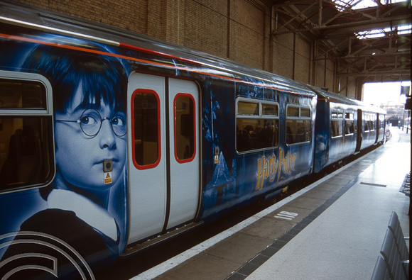 10027. 317670. Harry Potter advertising livery. London Kings Cross. 18.12.2001