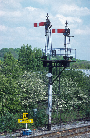 10478.  GWR bracket semaphore. Greenford. 25.04.2002.