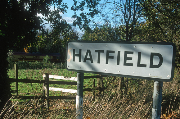 08431. Town roadsign with 66158 on the railway beyond. Hatfield. 31.10.00