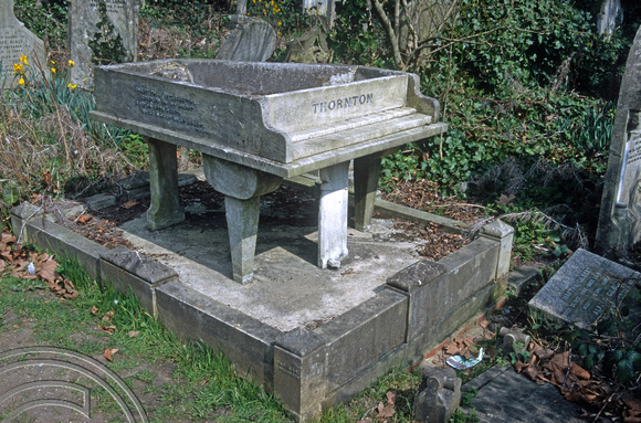 T5454. Piano gravestone. Highgate cemetery. London. England. 1996