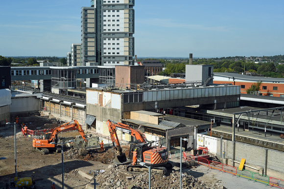 DG344394. Demolition of the old station. Wolverhampton. 14.09.20.