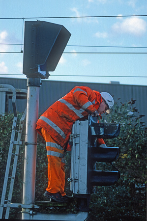 08578.  Repainting signals. Hornsey. 10.12
