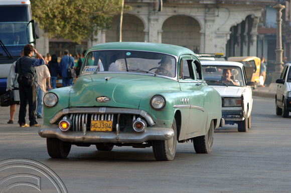 TD00976. Old American car.  Old Havana. Cuba. 27.12.05.