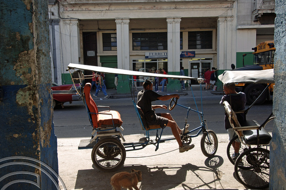 TD01293. Streetlife. Old Havana. Cuba. 14.1.06.
