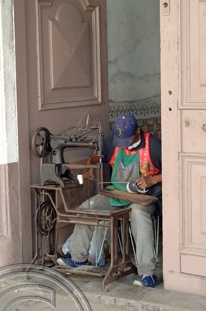 TD01310. Shoe repairs. Old Havana. Cuba. 15.1.06.