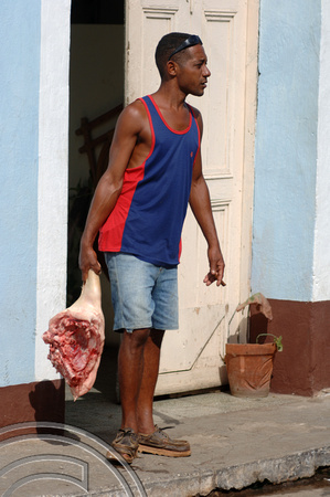 TD01052. Taking the bacon. Trinidad. Cuba. 31.12.05.