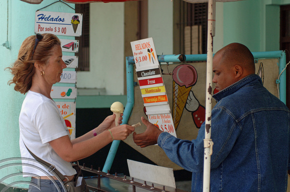 TD01305. Buying ice cream. Old Havana. Cuba. 14.1.06.