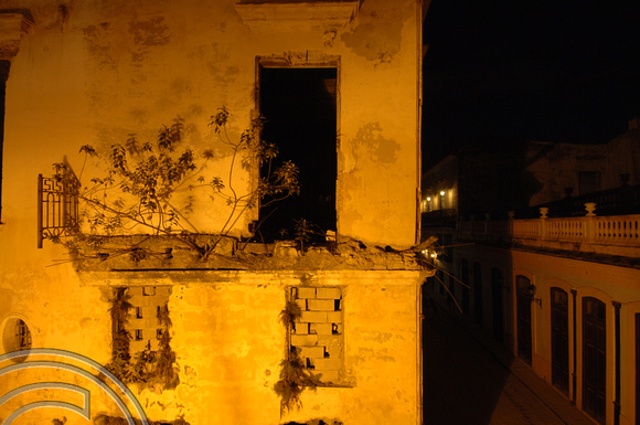 TD01279. Decaying buildings. Old Havana. Cuba. 15.1.06.