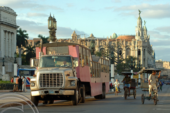 TD00986. Camel bus. Old Havana. Cuba. 27.12.05.