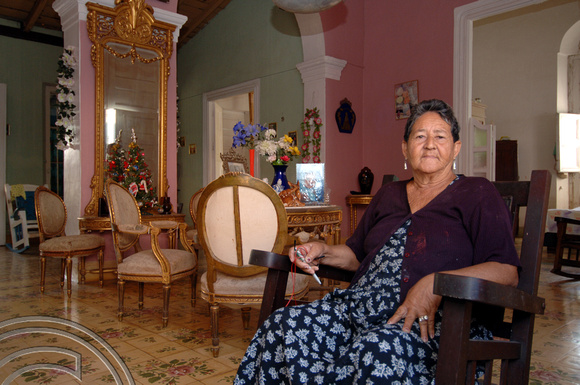 TD01166. Eduardo's mother at home. Trinidad.Cuba. 5.1.06.