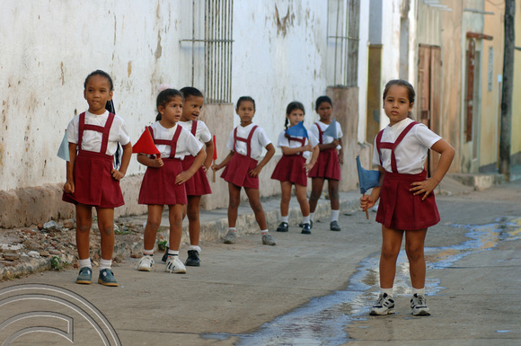 TD01139.  Schoolkids street parade. Trinidad. Cuba. 4.1.06.