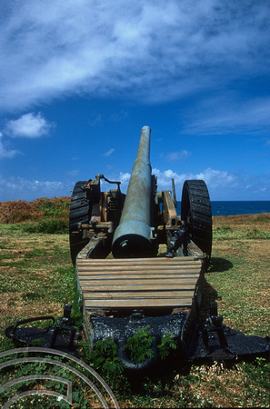 T14064. An old WW1 British artillery piece guards the Atlantic. Buraco de Raquel. Fernando de Noronha. Brazil. 17.8.02