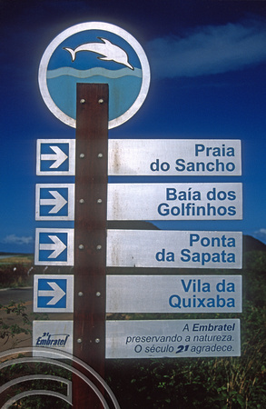 T13993. Signsposts. Fernando de Noronha. Brazil. 19.08.2002