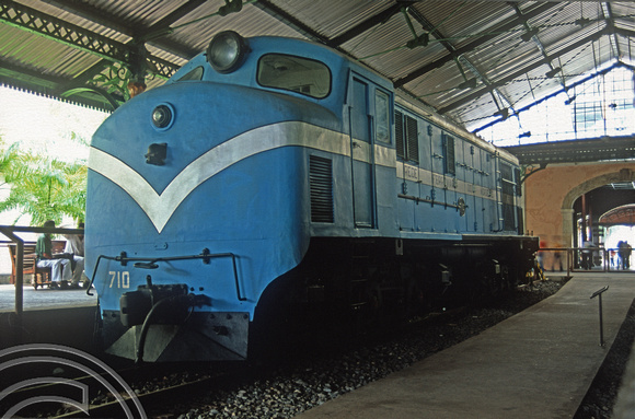 T13718. Old British built diesel engine preserved at the railway museum. Recife. Pernambuco. Brazil. 12.8.2002