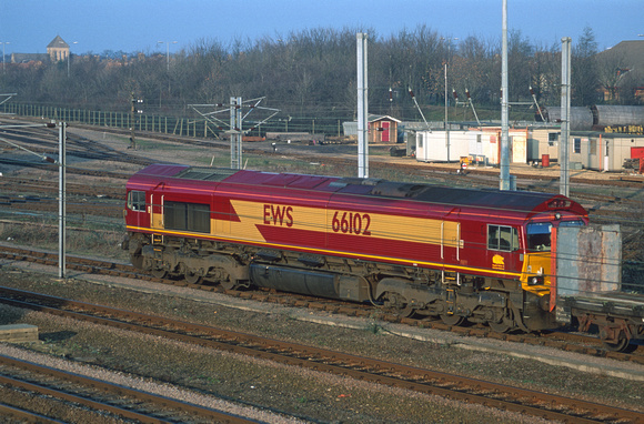 08681. 66102. 4E25. 12.22 Bow - Heck Plasmor empties. Peterborough. 15.01.2001
