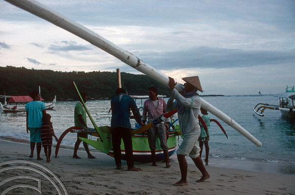 T5121. Bringin a boat ashore. Padangbai. Bali. Indonesia. January 1995