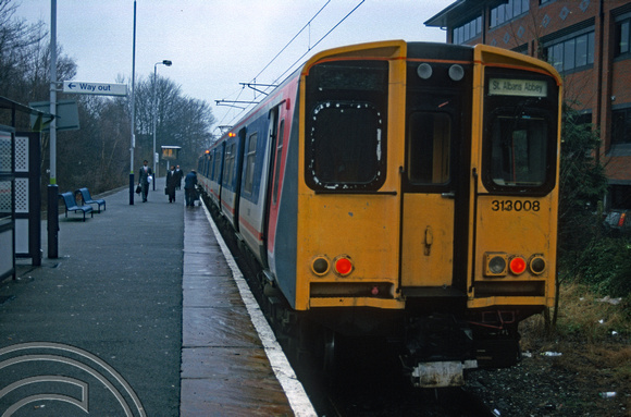 08787. 313008. 12.22 to Watford Junction. St Albans Abbey. 31.01.2001