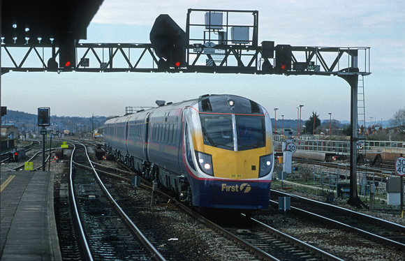 08825. 180101. Heading for Old Oak Common. Reading.  09.02.2001