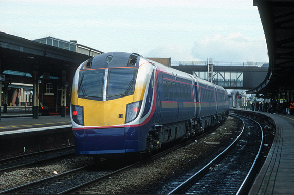 08828. 180101. Heading for Old Oak Common. Reading.  09.02.2001
