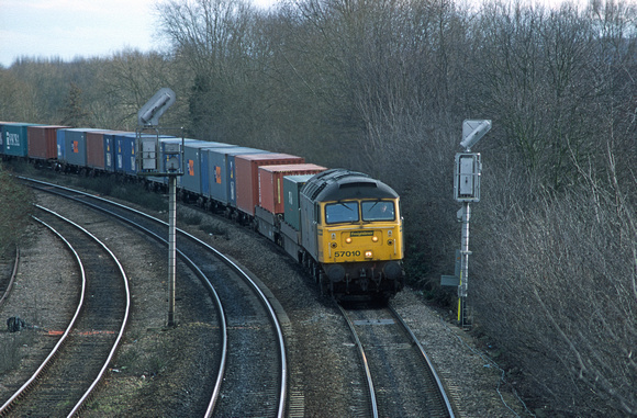 08912. 57010. 4E74. 12.30 Southampton - Leeds Freightliner. Oxford. 22.02.2001