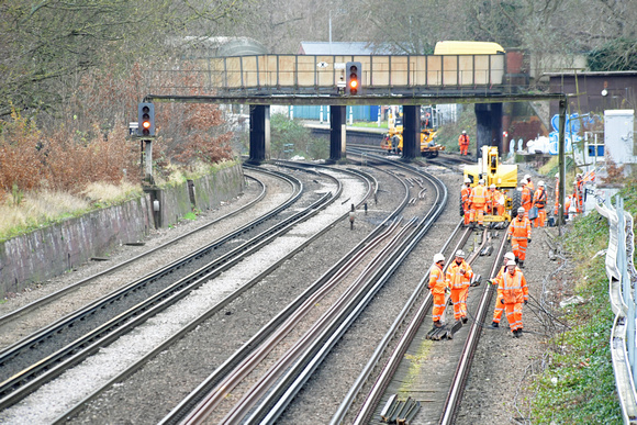 DG364314. Resignalling work on the Southern mainline. Wandsworth Common. 30.12.2021.