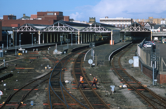 09046. View of the station. Southport. 12.03.01