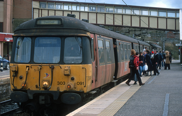 09112. 303091. 13.47 to Dalmuir. Motherwell. 21.03.01