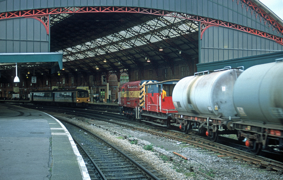 09187. 143619. 08896. Tripping fuel tanks. Bristol Temple Meads. 01.04.2001