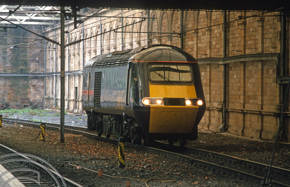 09140. 43119. Waiting to be swapped on 1S20. Edinburgh. 23.03.01