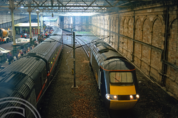 09142. 43119. Waiting to be swapped on 1S20. Edinburgh. 23.03.01