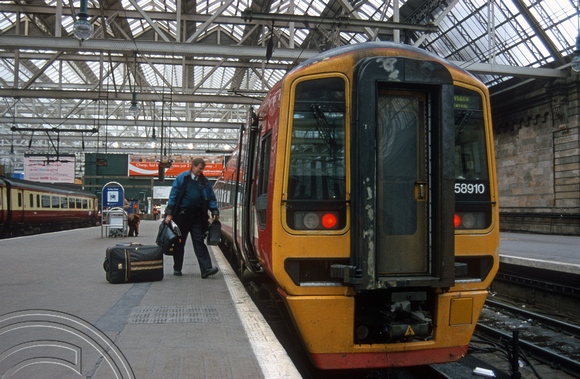 09169.  158910. 14.10 to Leeds. Glasgow Central. 27.03.01