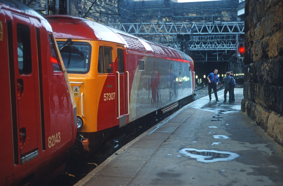 21064. 57307. 1A60. 15.15 to Euston diverted via Manchester. Liverpool Lime St. 30.11.2003