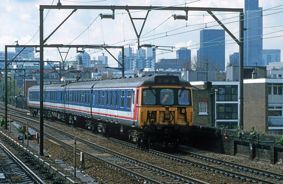 09231. 310047. Working to Southend Central. Shadwell. 23.04.2001