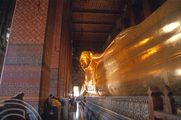 T7232. Reclining Buddha. Wat Po. Bangkok. Thailand. May 1998