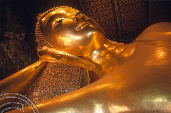 T7239. Reclining Buddha. Wat Po. Bangkok. Thailand. May 1998