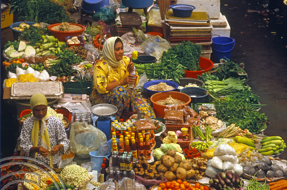 T7303. Indoor Market. Kota Baru. Malaysia. May 1998