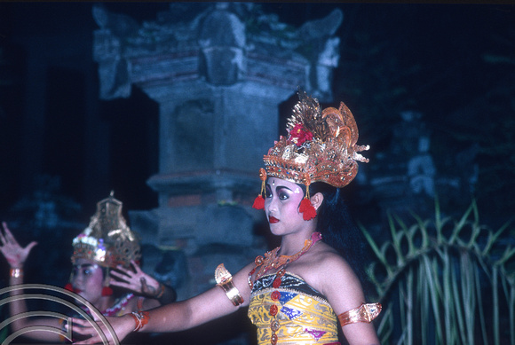 T5148. Balinese dancer. Ubud. Bali. Indonesia. January 1995