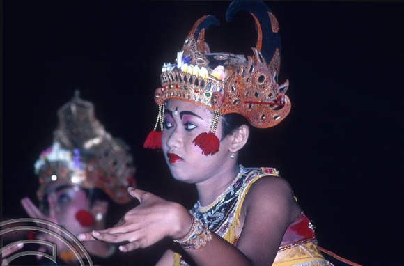 T5183. Balinese dancers. Ubud. Bali. Indonesia. January 1995