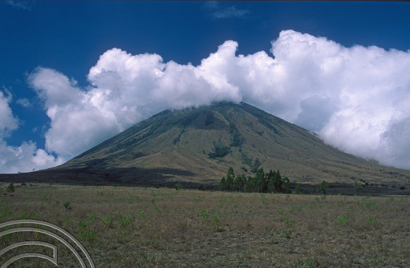 T7717. Mount Gunung Inerie. Flores. Indonesia. 13th September 1998