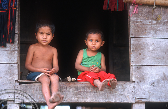 T7750. Ngada children. Desa Langa village. Flores. Indonesia. September 1998