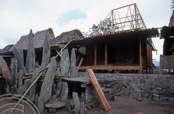 T7751. Building a new house in a Ngada village. Desa Langa village. Flores. Indonesia. September 1998