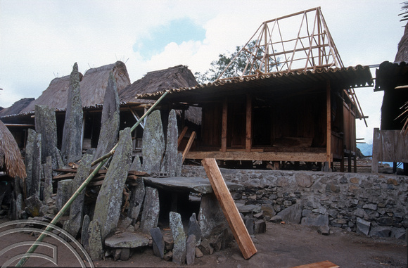T7752. Building a new house in a Ngada village. Desa Langa village. Flores. Indonesia. September 1998